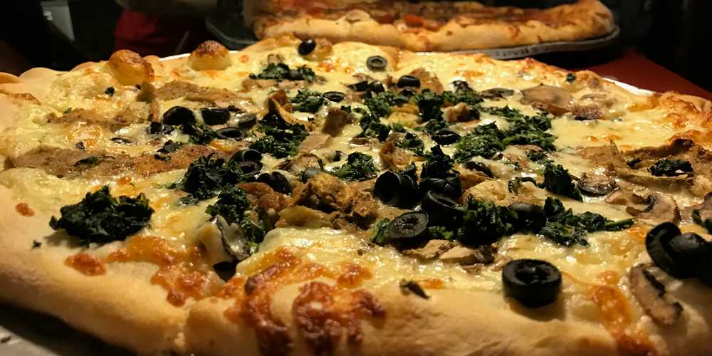 pizza with olives and spinach